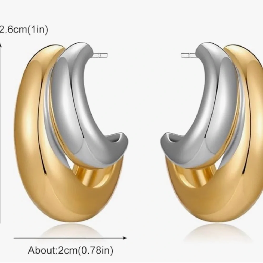 🆕Two Tone/Mixed Metal Chunky Gold and Silver Earrings - Picture 5 of 5